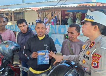 Polres SBB Lakukan Sosialisasi dan Himbauan Keselamatan Lalu Lintas Kepada Sopir Angkot dan Ojek Pangkalan di Hari Ke-11 Operasi Zebra Salawaku 2025 