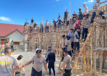 Polres MBD Bersama Jemaat Gereja GSJA Melakukan Pengecoran Gedung Gereja