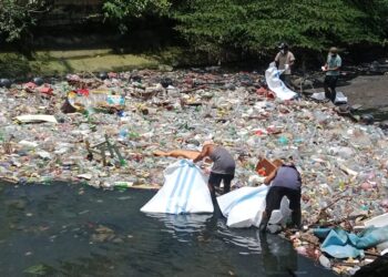 Sampah Menumpuk di Sungai Waitomu, Walikota Ambon Ajak Warga Bantu Bersih Ambon