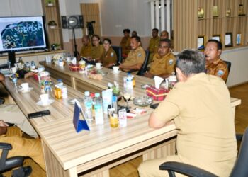 Bupati Noach Pimpin Rakor Terbatas Usulan Desa Persiapan Nuwewang