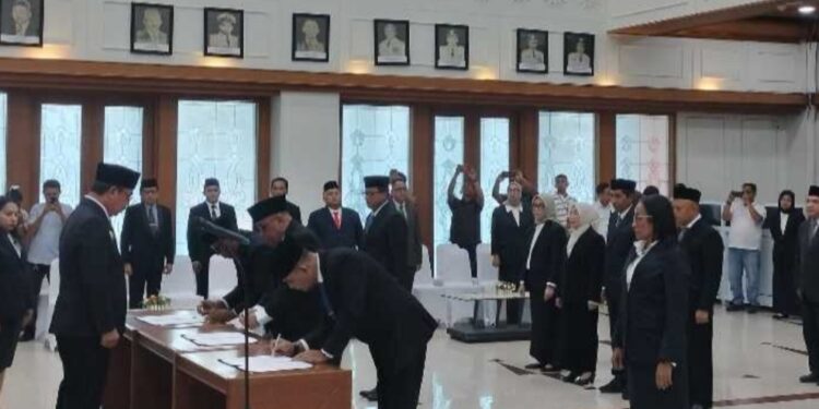 Gubernur Maluku Lantik 22 Pejabat Eselon II 