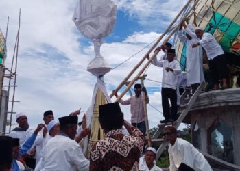 Pengamanan Maksimal Polsek Tayando Tam, Prosesi Sakral Tiang Alif di Masjid Al-Muhajirin Yamtel Berjalan Aman