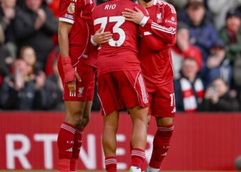 Liverpool Kembali Menang di Anfield, Gol Ngumoha dan Salah Kunci kalahkan Fulham 2-0