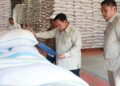 Prabowo Sidak Mendadak Gudang Bulog Magelang, Pastikan Stok Beras Aman dan Berkualitas