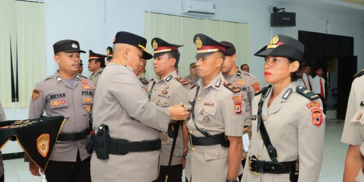 Rotasi Jabatan, Polresta Ambon Sertijab dan Lantik 5 Kapolsek Baru