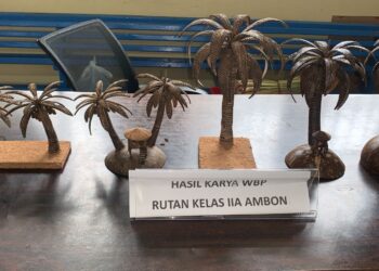 Ubah Limbah Jadi Cuan, Rutan Ambon Latih Warga Binaan Sulap Batok Kelapa Jadi Kerajinan Bernilai Ekonomi Tinggi