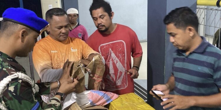 Tim Gabungan TNI AL dan Polsek KPYS Ambon Serta BKSDA, Gagalkan Penyelundupan Burung Nuri dan Tanduk Rusa di Pelabuhan Yos Sudarso