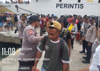 Antisipasi Peredaran Miras Ilegal, Polsek KPYS Perketat Razia Penumpang Kapal di Pelabuhan Siwabessy Ambon