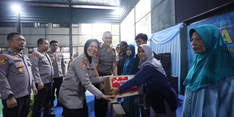 Serdik Sespimma Polri 75 Pokjar V Gelar Bakti Sosial di Sumedang, Salurkan 100 Paket Sembako dan Santunan Anak Yatim