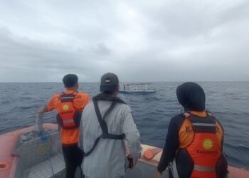 Mesin Longboat Rusak di Perairan Pulau Baer, Dua Nelayan Tual Berhasil Dievakuasi Basarnas dalam Keadaan Selamat