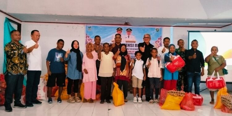 Pemkab Maluku Tenggara Salurkan Bantuan Atensi Sosial untuk 116 Warga Kei Besar