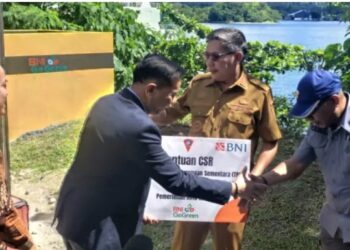 Dukung Ambon Bersih, BNI Cabang Ambon Serahkan 10 Unit TPS kepada Pemkot
